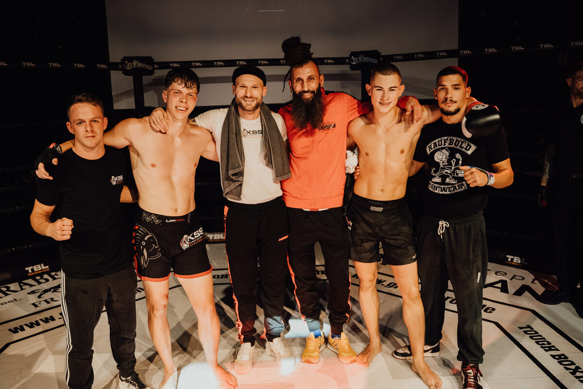 Das Team der Spartan Fighting Academy nach den Kämpfen im Ring
